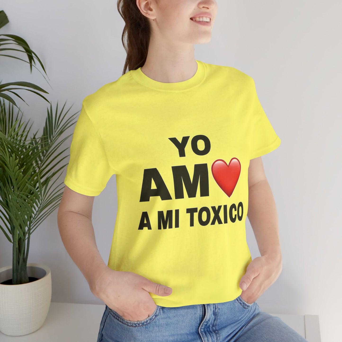 Unisex Funny Relationship Tee - "Yo Amo a Mi Tóxico", Casual Gift, Valentine's Day, Couples Shirt, Trendy Style, Humorous Apparel
