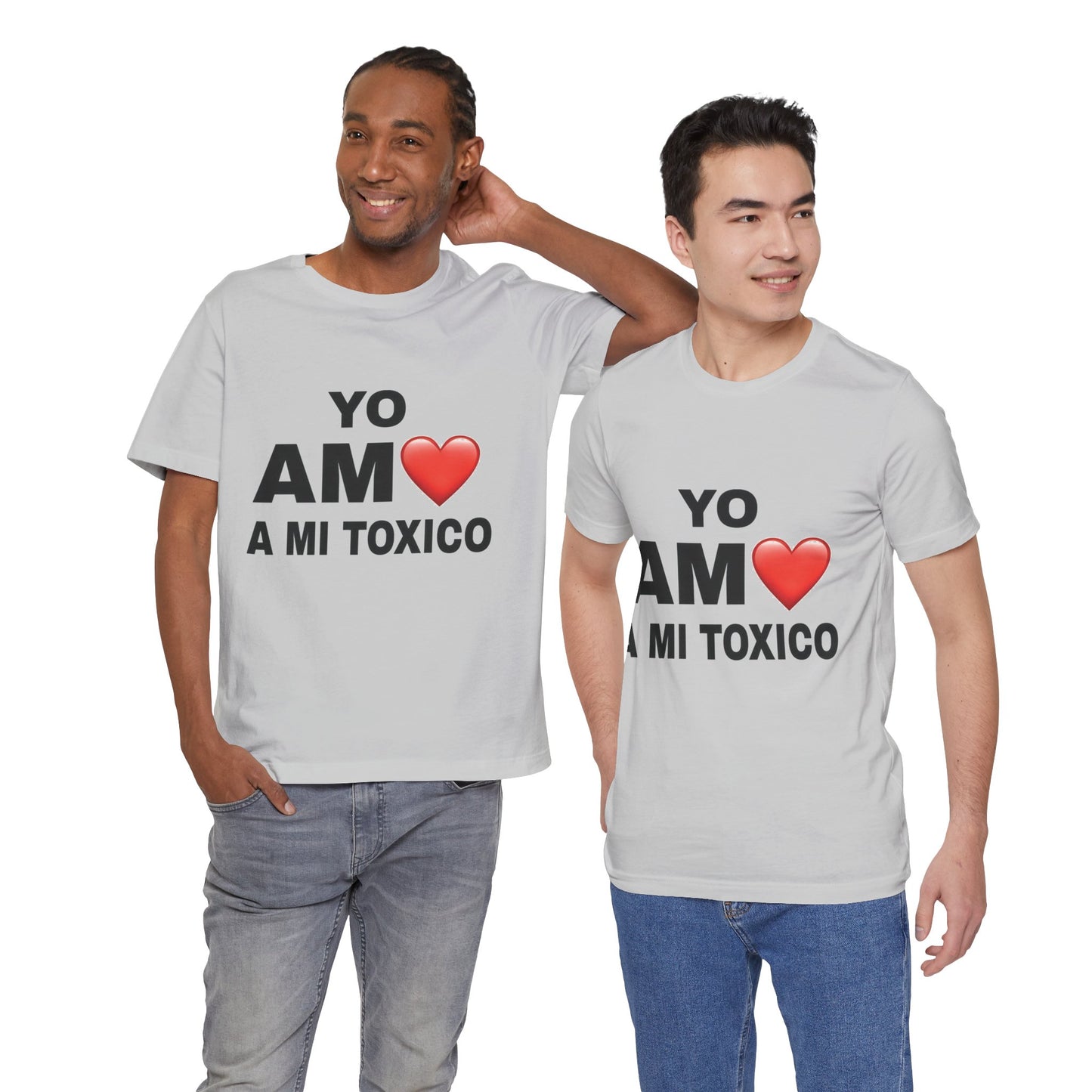 Unisex Funny Relationship Tee - "Yo Amo a Mi Tóxico", Casual Gift, Valentine's Day, Couples Shirt, Trendy Style, Humorous Apparel
