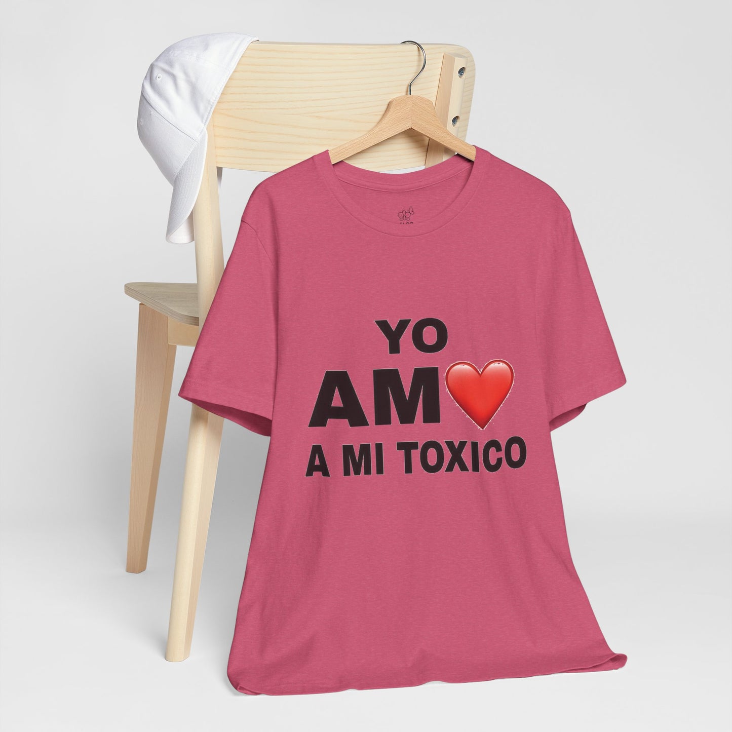 Unisex Funny Relationship Tee - "Yo Amo a Mi Tóxico", Casual Gift, Valentine's Day, Couples Shirt, Trendy Style, Humorous Apparel